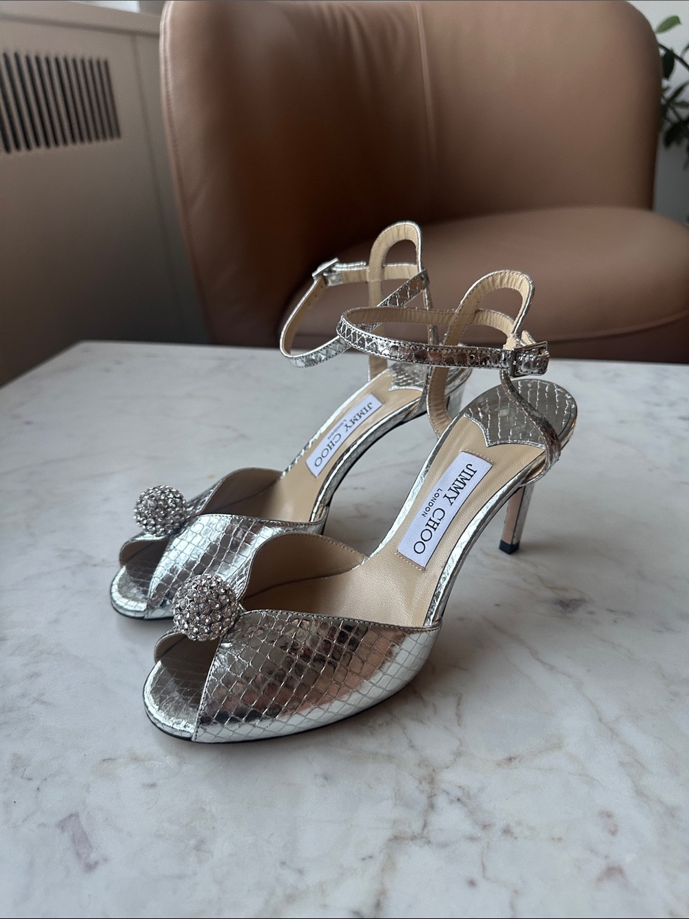 Pristine jimmy choo sacora 85 silver / crystal